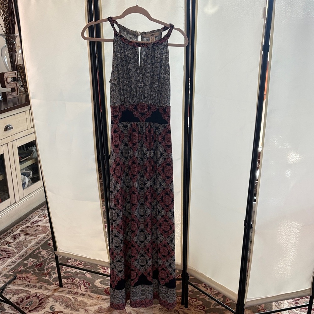 Sleeveless Printed Maxi Dress in Black and Burgundy